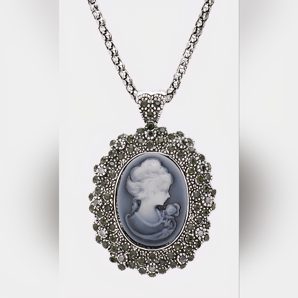 Rhinestone Paved Cameo Pendant Necklace